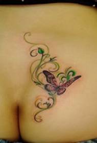 elegante tatuaje de mariposa de arte