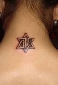 девушка шея черная серая минималистская линия геометрия тату Изображение