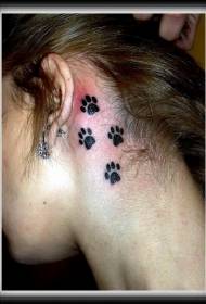 wzór tatuażu po uchu kota