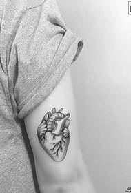 Didelis širdies plakimas - tikroviškas tatuiruotės modelis