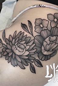 malucs Europa i Amèrica sexy patró de tatuatge de flors