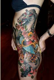mados moterys klubų gražios spalvos arklio tatuiruotės modelio įvertinimo nuotrauka
