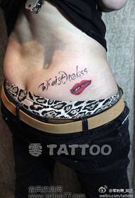 beauté fesses beau motif de tatouage lettre imprimée sur les lèvres