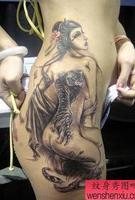 modello del tatuaggio dell'anca: modello del tatuaggio delle natiche