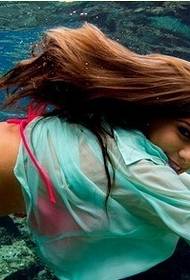 nurkowanie strzał podwodny świat model piękna biodra piękne zdjęcia tatuażu