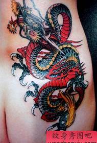 klasikinis dominuojantis klubo drakono tatuiruotės modelis