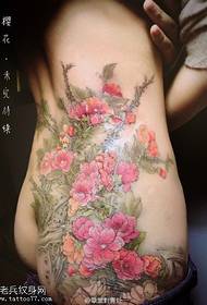 patró clàssic de tatuatge floral de maluc