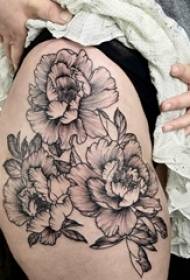 tatuaxe de cadera de nena cadros de tatuaje de flores de estilo negro e negro gris