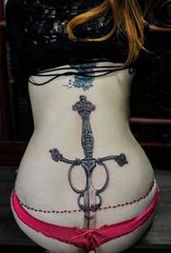 Ljepota stražnjice uzorak tetovaže mača - seksi