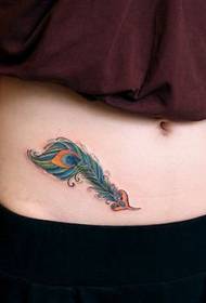 djevojka na trbuhu pauna pero uzorak tetovaža