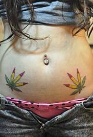 မိန်းကလေးတစ် ဦး ဝမ်းအရောင် Maple Leaf Tattoo ပုံစံ