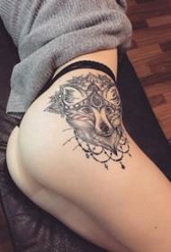 супер сексуальні жіночі стегна з малюнками татуювання