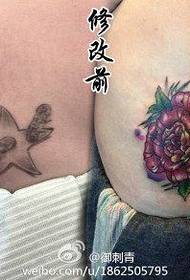 Tattoo အဖုံး - မိန်းကလေးဝမ်းဗိုက်ရေပန်းစားသောပန်းနုရောင်နှင်းပွင့်ပုံစံ