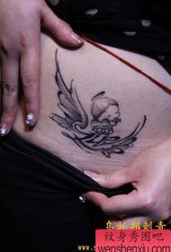 kvinde mage englevinger tatoveringsmønster