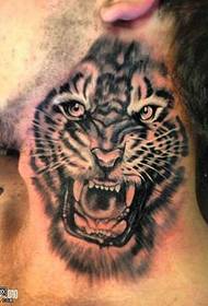 Padrão de tatuagem de tigre no pescoço