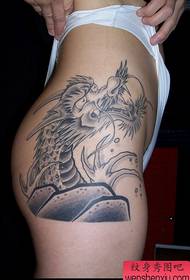 i den kvinnliga höftatatueringsmodellen 31678 - skönhet magen fjäril tatuering - Japanska Huang Yan tatuering fungerar