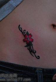 ventre de beleza só unha fermosa tatuaxe de flor de cereixa