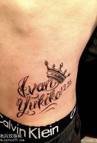 model de tatuaj cu litera coroanei abdominale