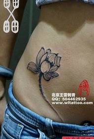 dievčenské bruško elegantný a elegantný atramentový lotosový tetovací vzor