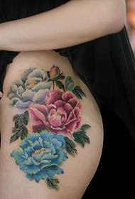 caient en les flors de peonia sexy de maluc de cadera Tattoo porcellana