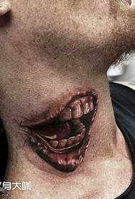uzorak tetovaže za usta na vratu