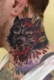 男の首の古い学校色の矢印のタトゥーパターンを持つ邪悪な犬の頭