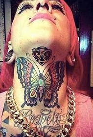patrón de tatuaje de mariposa de cuello