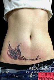 Mädchenbauch beliebte Schönheit Flügel Tattoo Muster