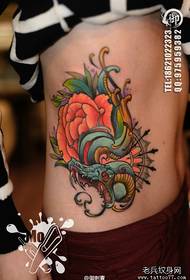 grožio pilvas Gražus ir gražus gyvatės ir rožės tatuiruotės modelis