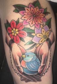 hip tattoo djevojka hip cvijeće i ptice tetovaža slike