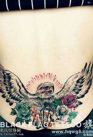 Colored ngjyra e krahëve të shqiponjës model i tatuazhit të trëndafilave
