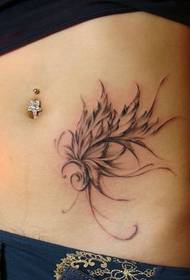 Patrón de tatuaje abdominal: patrón de tatuaxe de mariposa de abdome