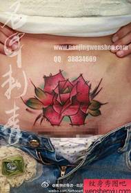 meiteņu vēdera rētas segums - izsmalcināts populārs skolas rožu tetovējuma modelis