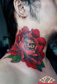 красиво популярний візерунок татуювання півонії на шиї
