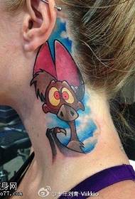 naslikana tetovažna tetovaža na vratu