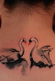 älskar halsen svan tatuering mönster bild