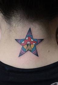 padrão de tatuagem de cogumelo estrela de cinco pontas de pescoço de menina