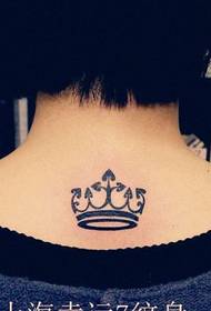 Padrão de tatuagem pescoço agradável totem coroa
