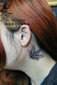 Peking Phoenix Tattoo show djeluje: tetovaža na vratu