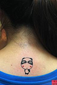 ženski uzorak tetovaže pande na vratu