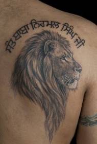 skulderrealistisk tatoveringsmønster for løvehode og skulderkarakter