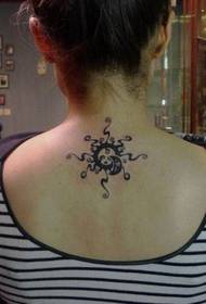 красота шия добре изглеждащ тотем слънце луна татуировка модел
