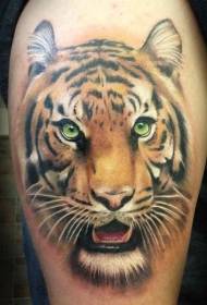 Patrón de tatuaxe de cabeza de tigre realista en cor da perna