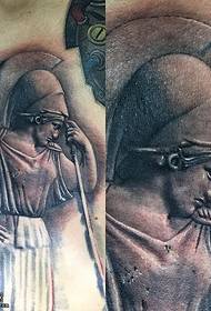 skulptūros tatuiruotės modelis po kaklu