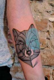ruka crna linija vučja glava i plavi okrugli uzorak tetovaža