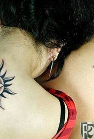 tattoo ea banyalani ba bang: li-tattoo tsa molala oa letsatsi pentagram tattoo