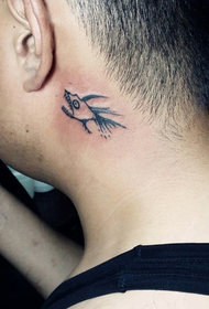 personalitat del coll tatuatge de peix petit