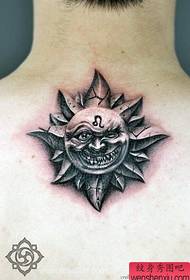 Priporočljivo deluje tetovaža vratu Leo sonca boga