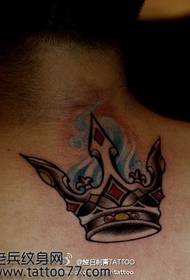 класична шема на тетоважа на круната на вратот
