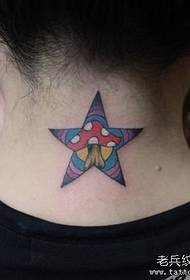 moteriškos kaklo spalvos penkiakampės žvaigždės tatuiruotės modelis